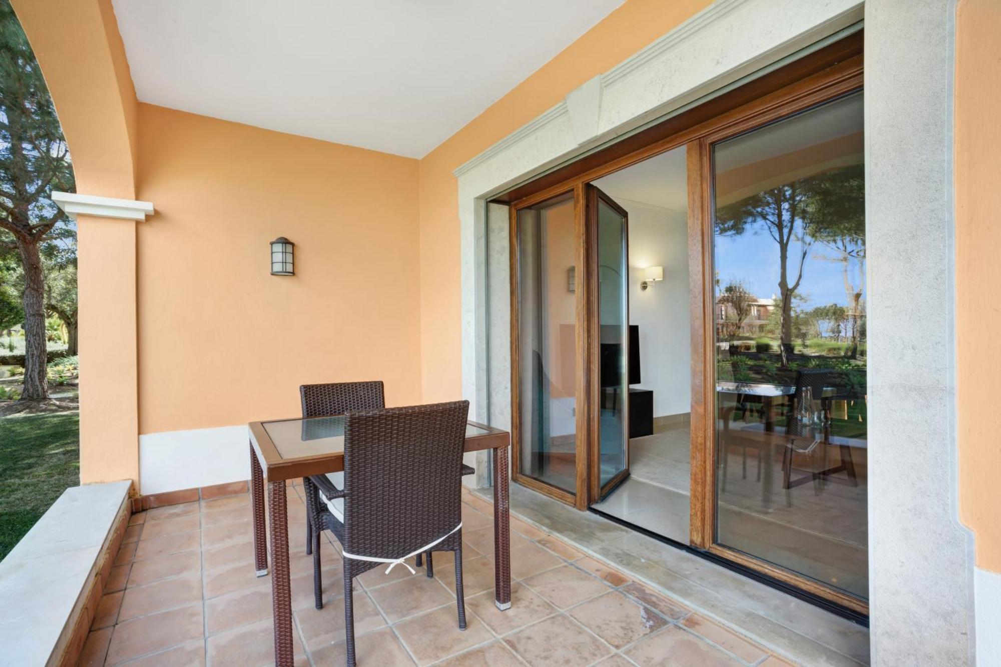 Cascade Wellness Resort Lagos Buitenkant foto A sliding door